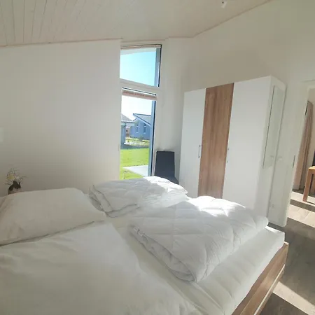 Holiday home Seeschwalbe 332